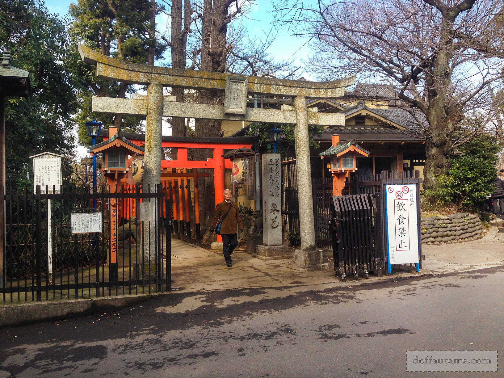 Babymoon ke Jepang - Gerbang Hanazono Inari Shrine